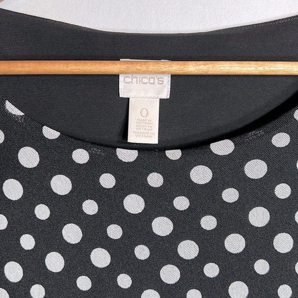 Chico's Knit Kit Perfect Polka-Dot Top size 0 (Small) - Picture 4 of 8